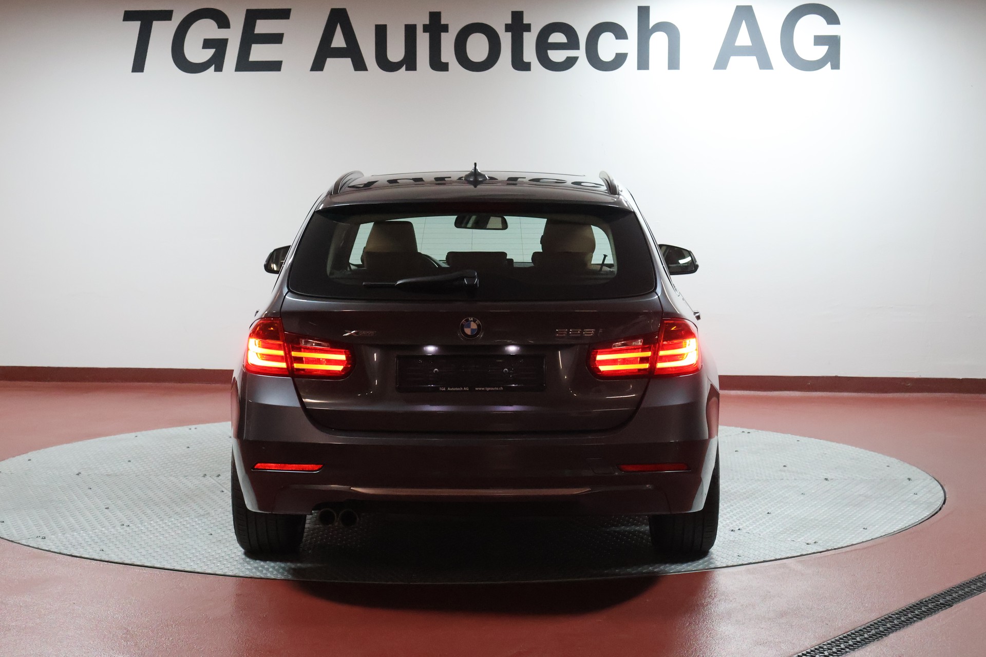 BMW 328i xDrive Touring Luxury Line Steptronic-image-19