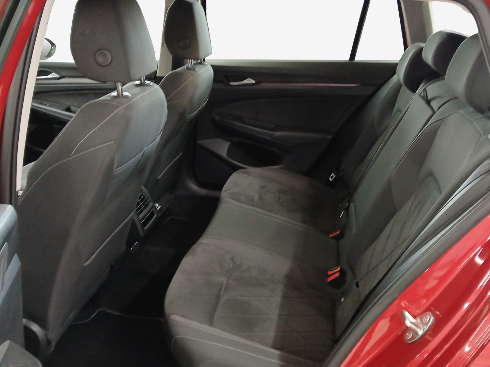 VW Golf Variant 2.0 TSI Style DSG 4Motion-image-11
