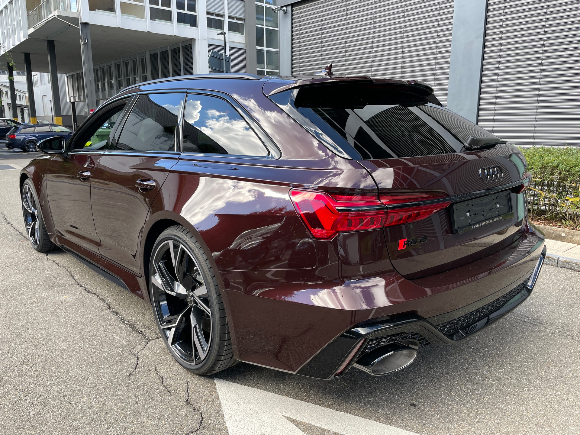 AUDI RS6 Avant 4.0 TFSI V8 quattro Individual Lackierung-showroom-element-2