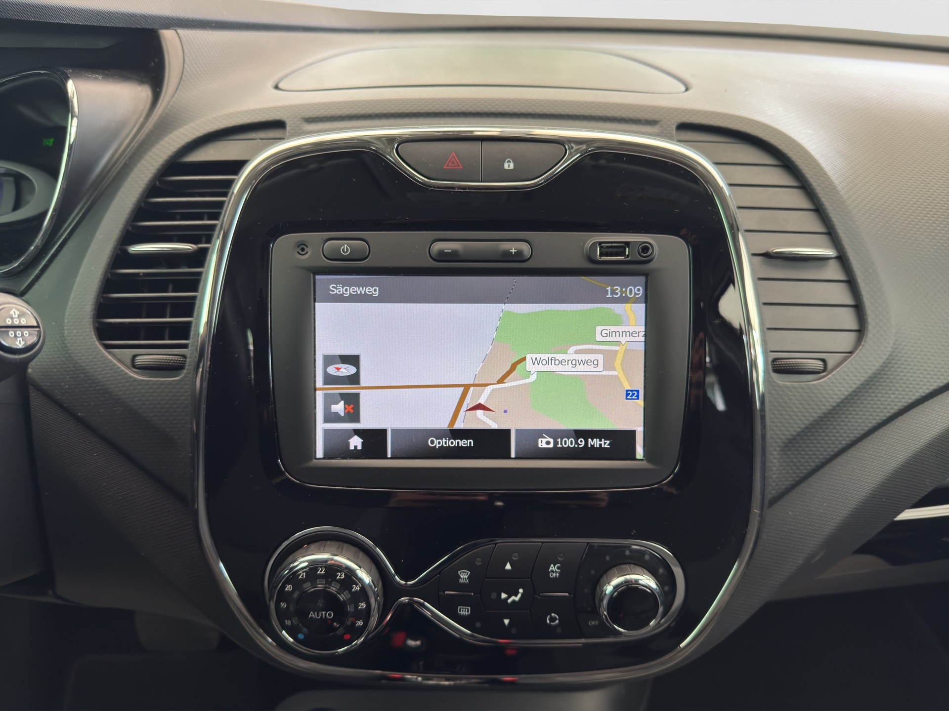 RENAULT Captur 1.2 T 16V Privilège EDC-image-11