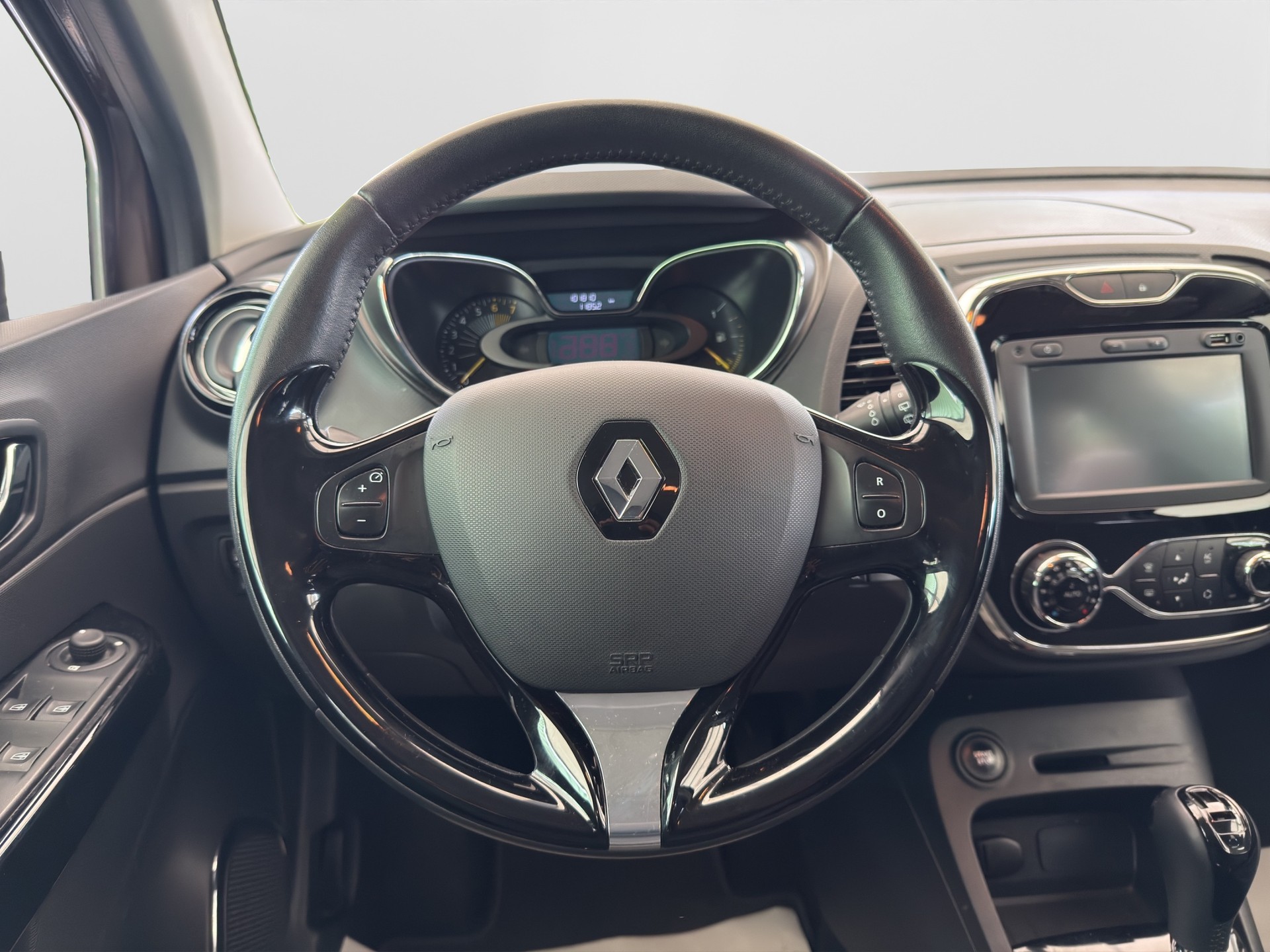 RENAULT Captur 1.2 T 16V Privilège EDC-image-9