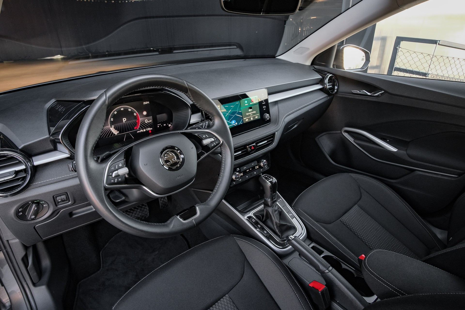 SKODA Fabia 1.0 TSI Top Selection DSG-image-12