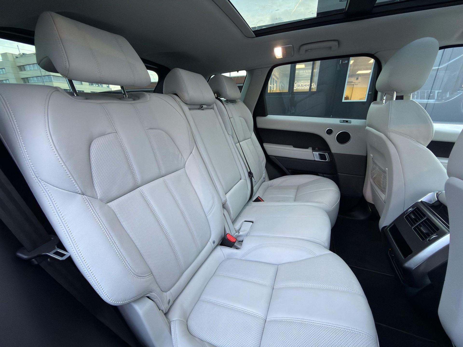 LAND ROVER Range Rover Sport 3.0 TDV6 SE-image-18
