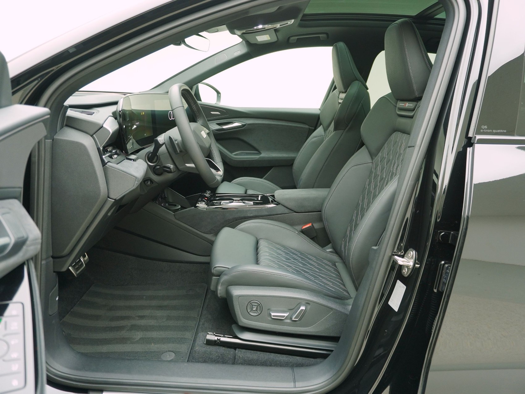 AUDI Q6 e-tron S line quattro **Audi Werksgarantie bis 06/2030**-image-12