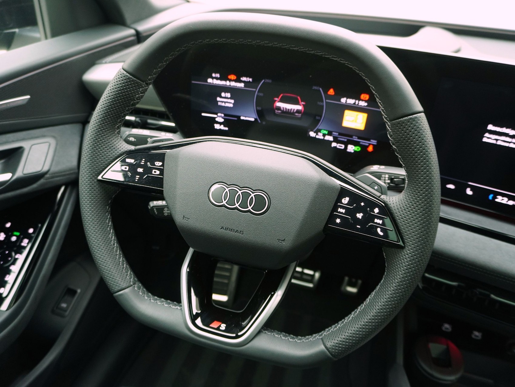 AUDI Q6 e-tron S line quattro **Audi Werksgarantie bis 06/2030**-image-15