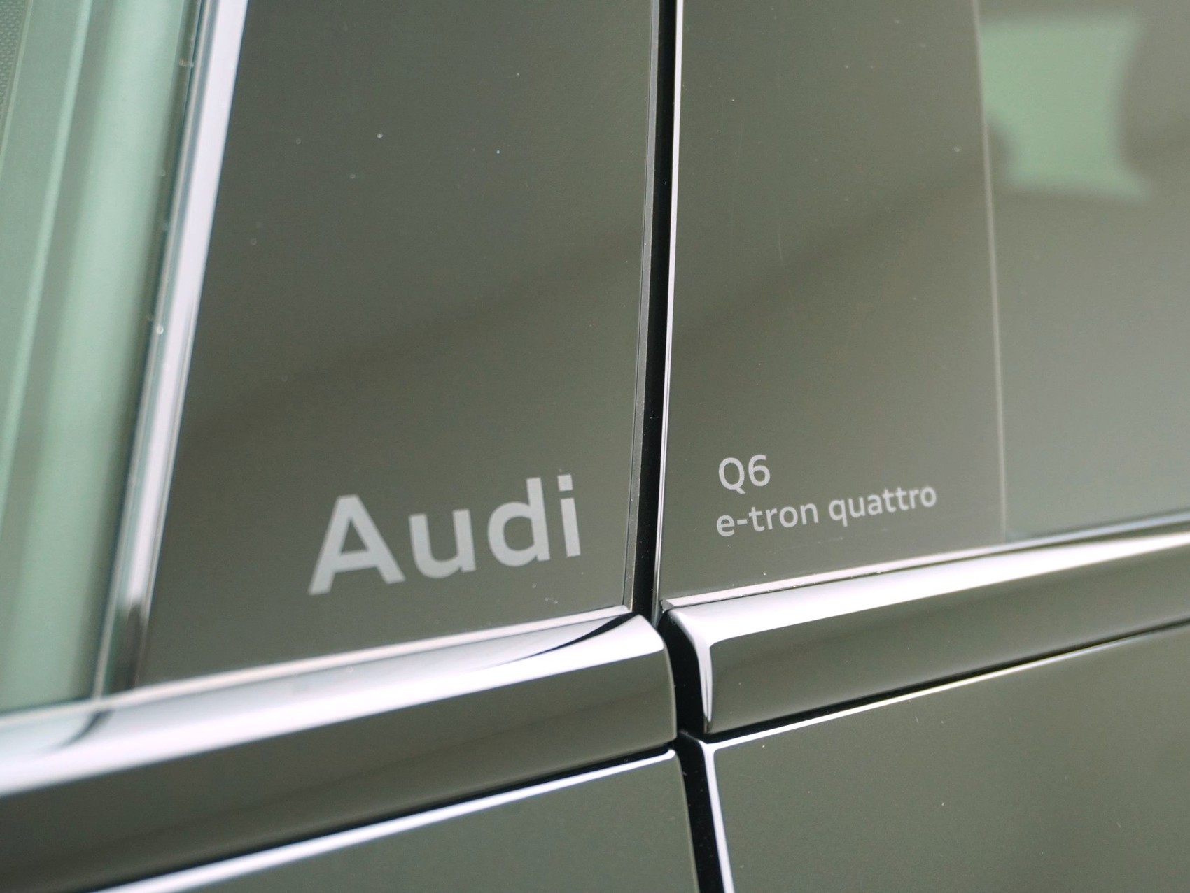 AUDI Q6 e-tron S line quattro **Audi Werksgarantie bis 06/2030**-image-10