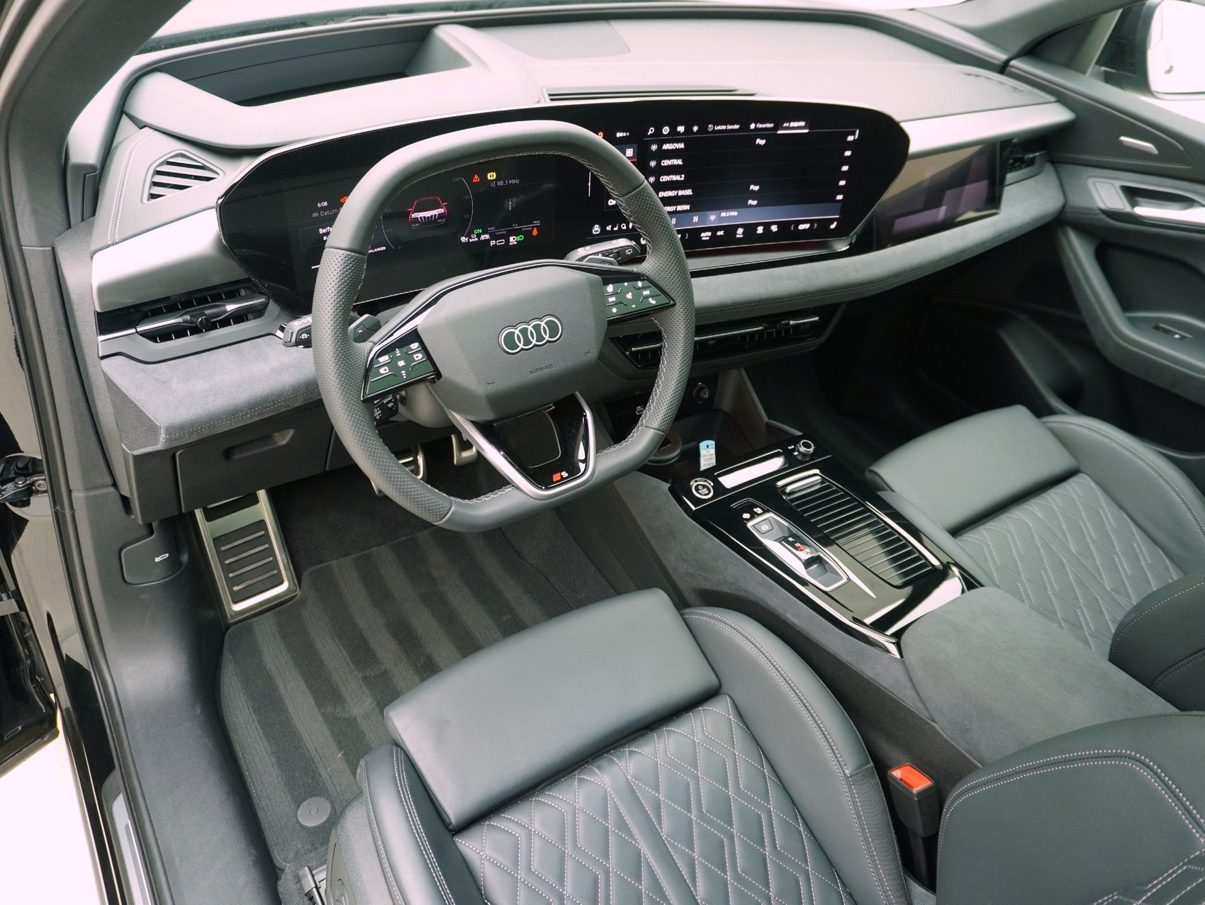 AUDI Q6 e-tron S line quattro **Audi Werksgarantie bis 06/2030**-image-14