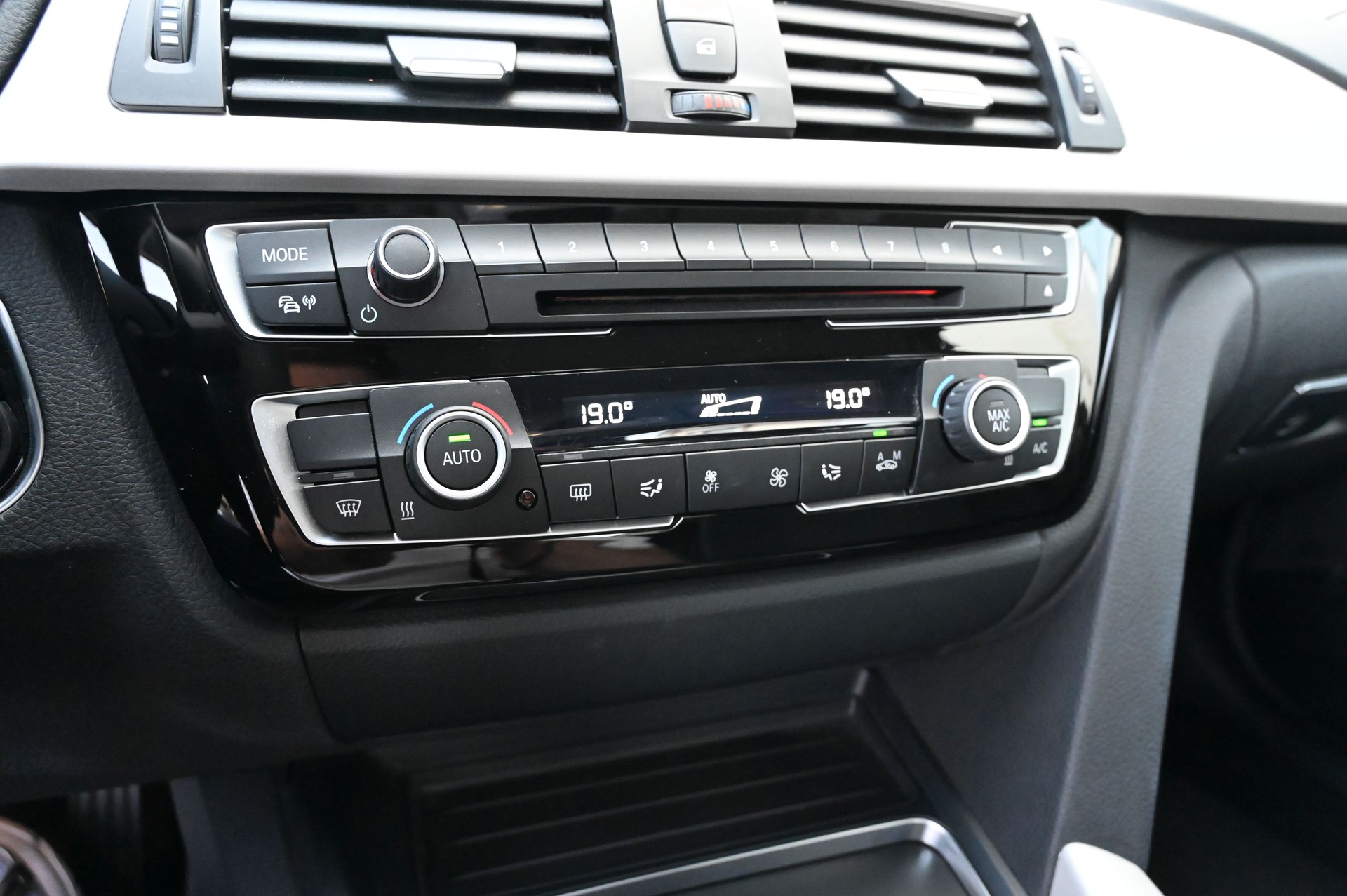 BMW 320i Steptronic-image-22