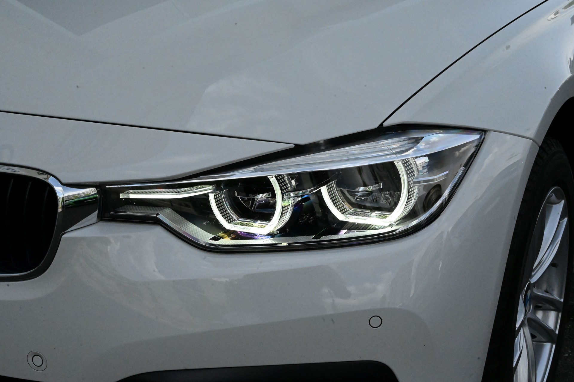BMW 320i Steptronic-image-3