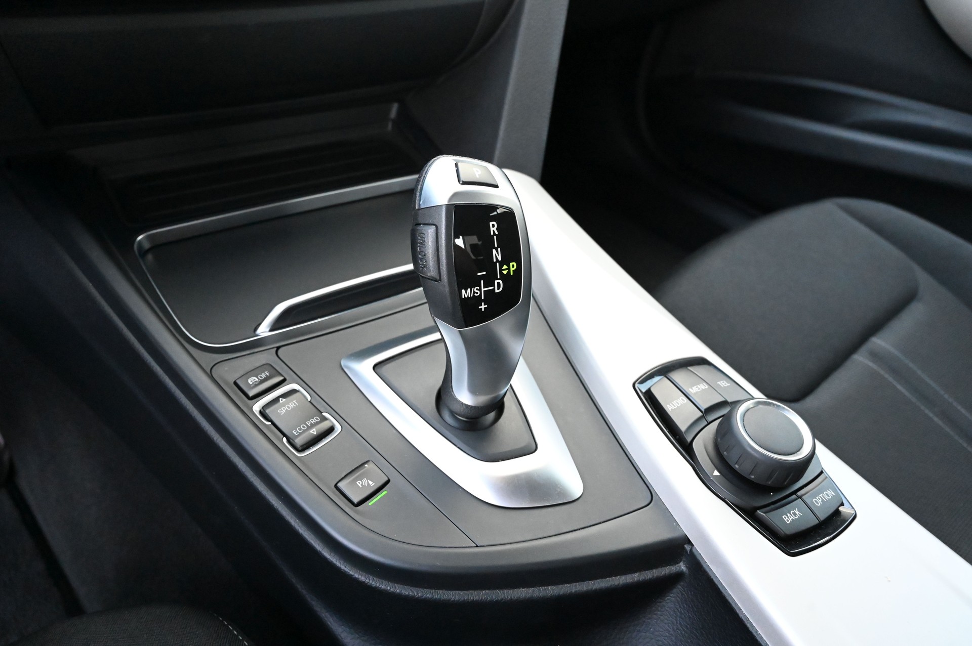 BMW 320i Steptronic-image-23