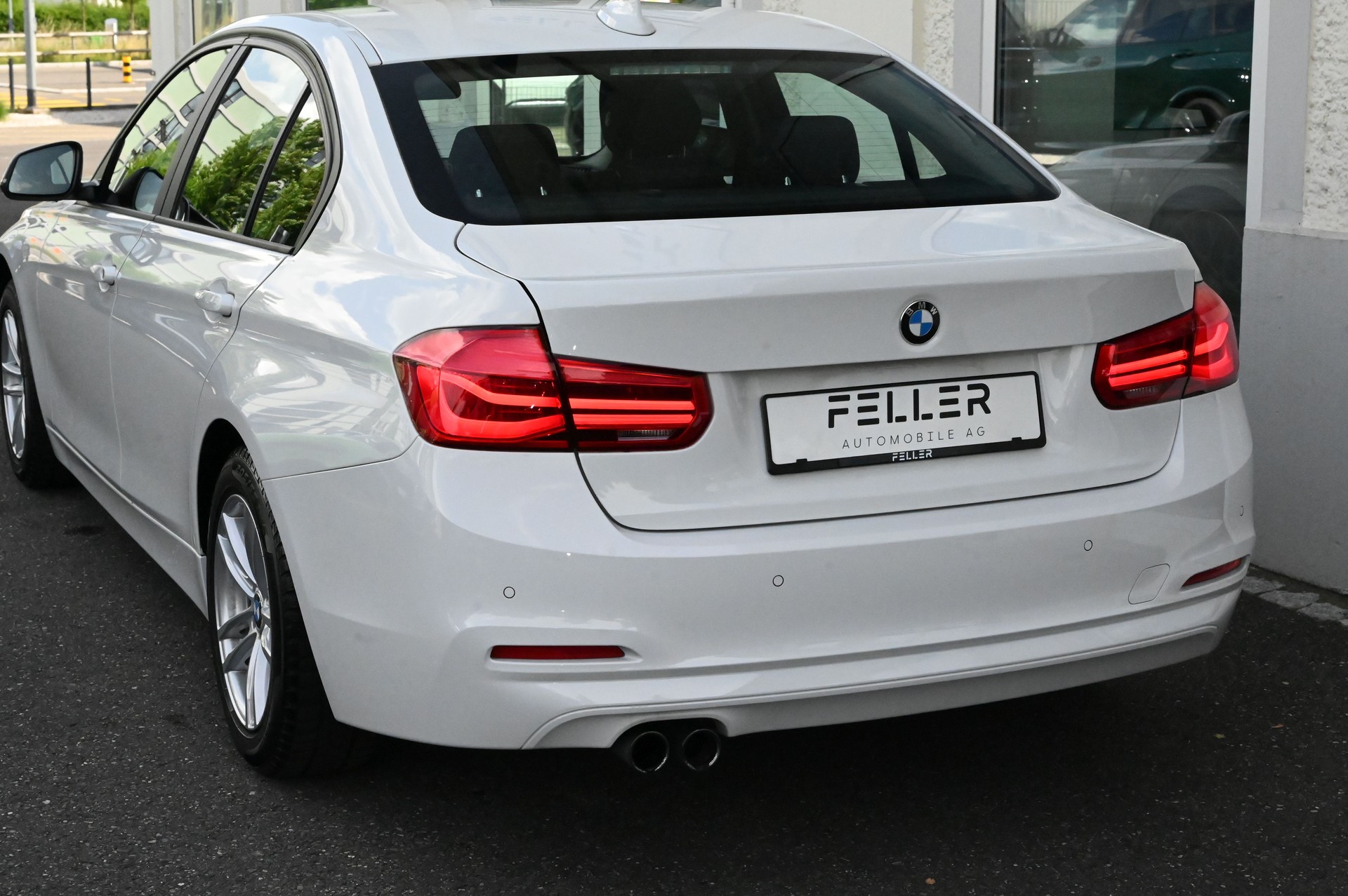 BMW 320i Steptronic-image-6