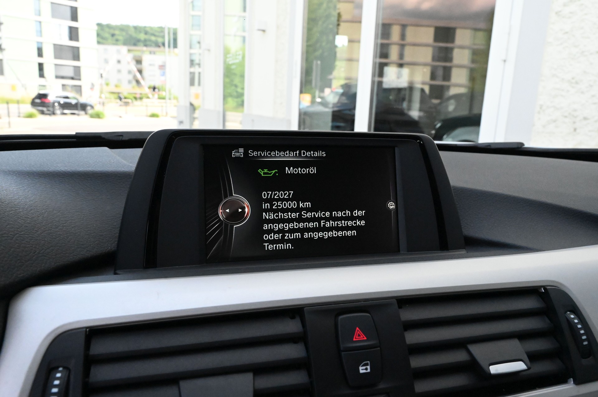 BMW 320i Steptronic-image-17