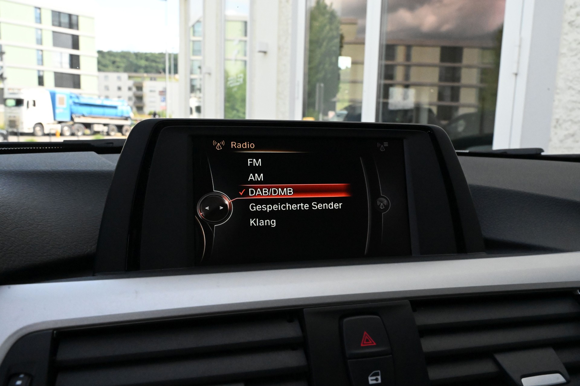 BMW 320i Steptronic-image-21