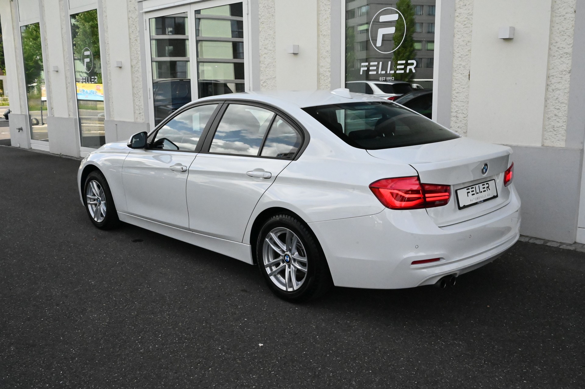 BMW 320i Steptronic-image-5