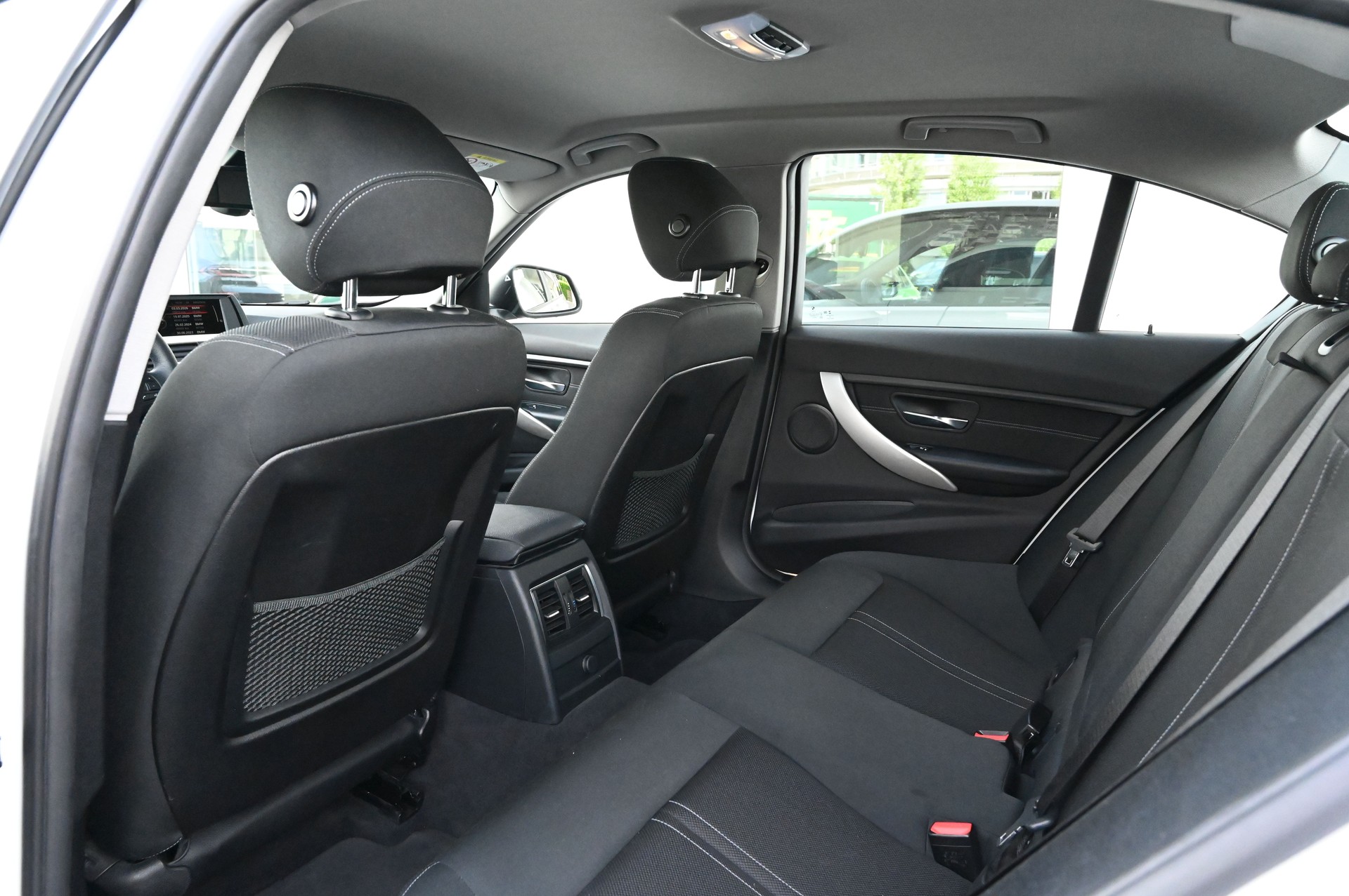 BMW 320i Steptronic-image-9