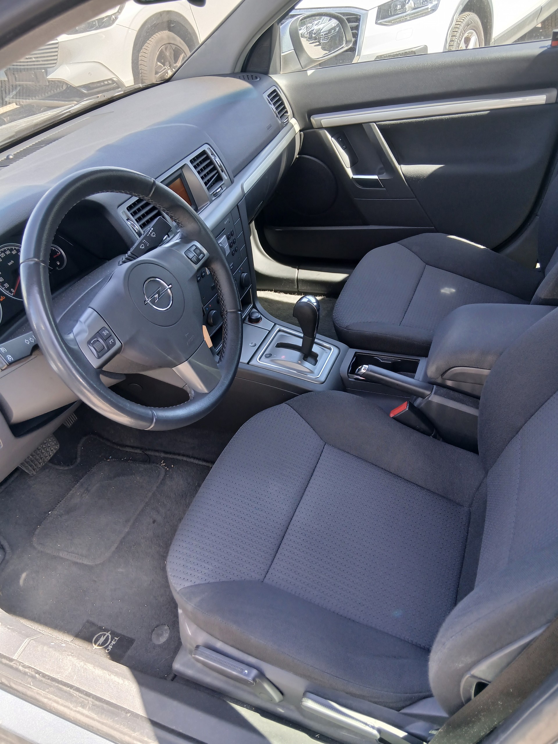 OPEL Vectra Caravan 2.2 Diamond Automatic-image-8