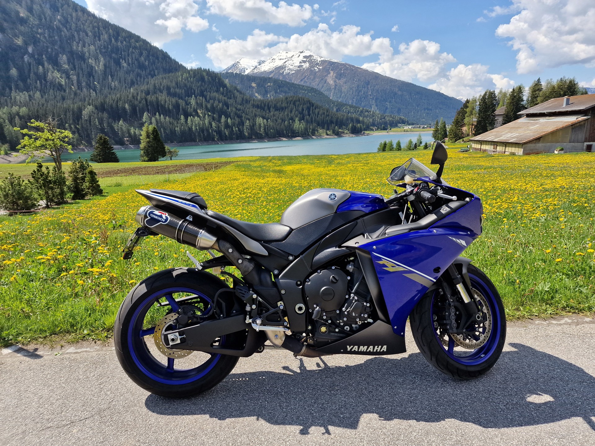 YAMAHA YZF-R1-image-0