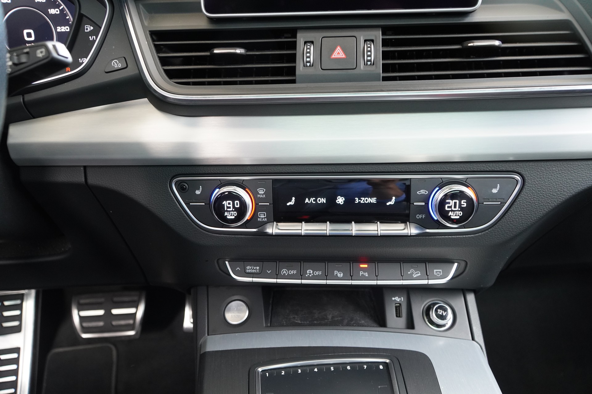 AUDI Q5 45 TFSI sport quattro S-tronic-image-26