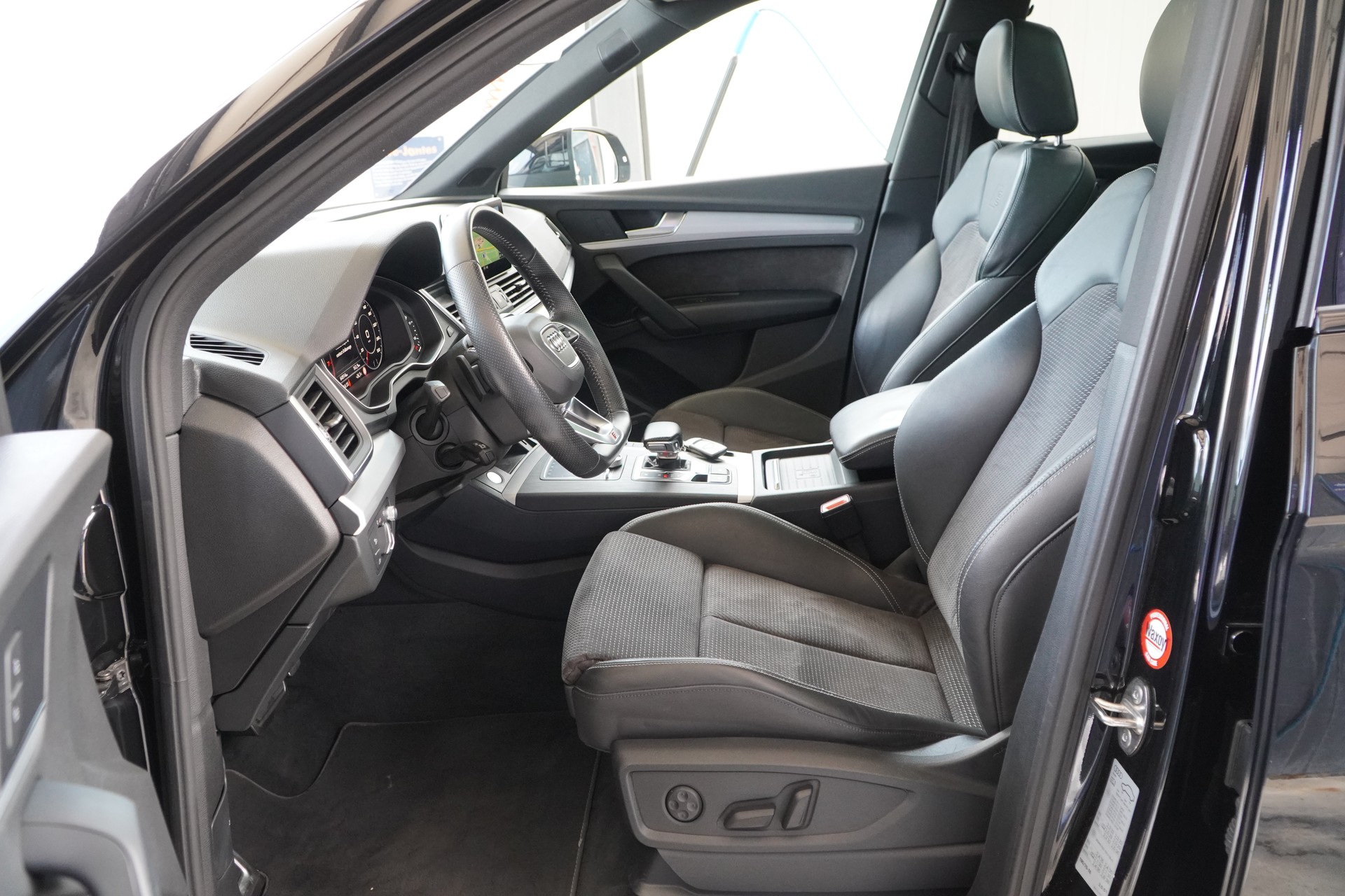 AUDI Q5 45 TFSI sport quattro S-tronic-image-12