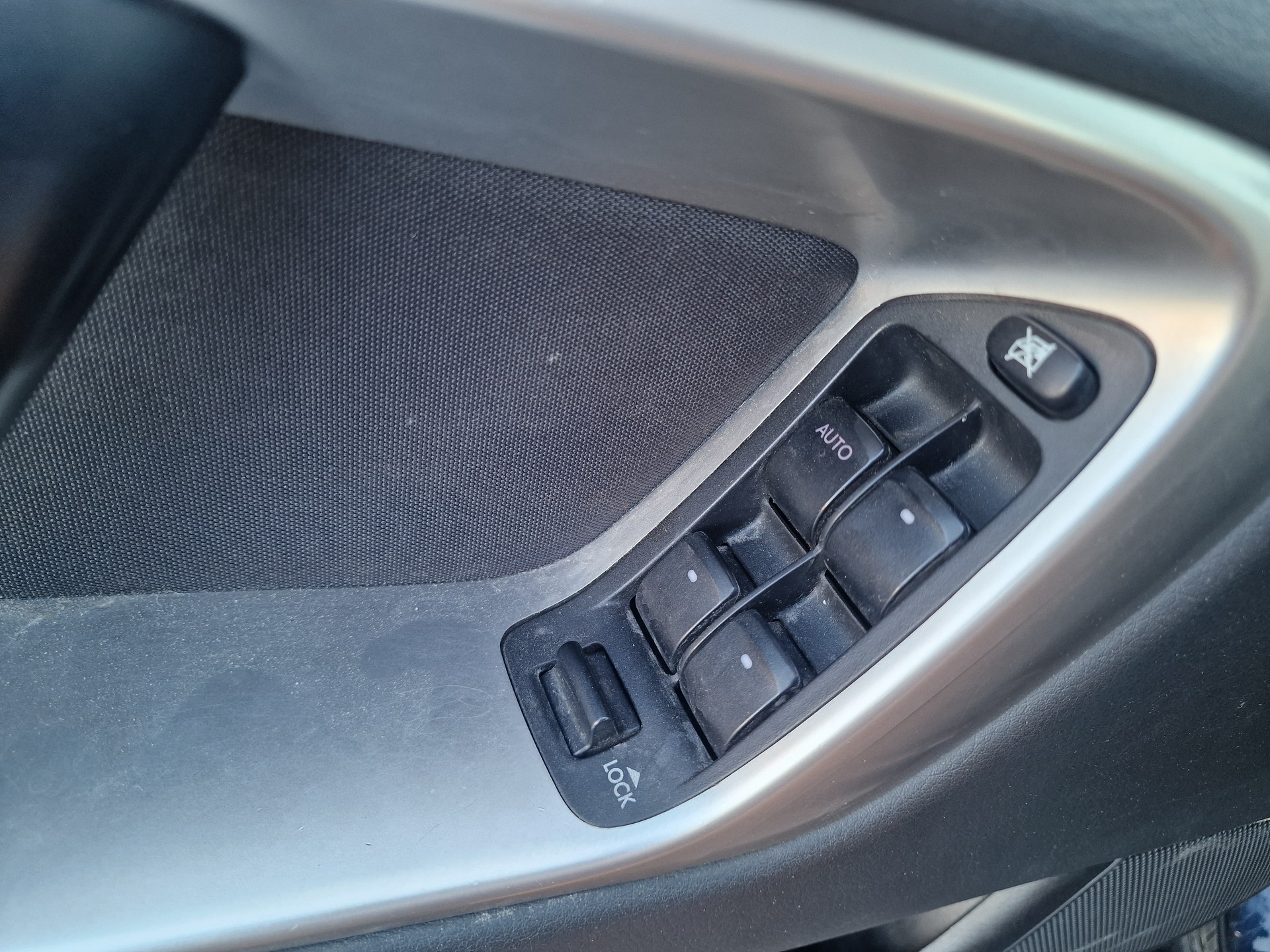 SUBARU Legacy 2.0R AWD Comfort Heckschaden-image-12