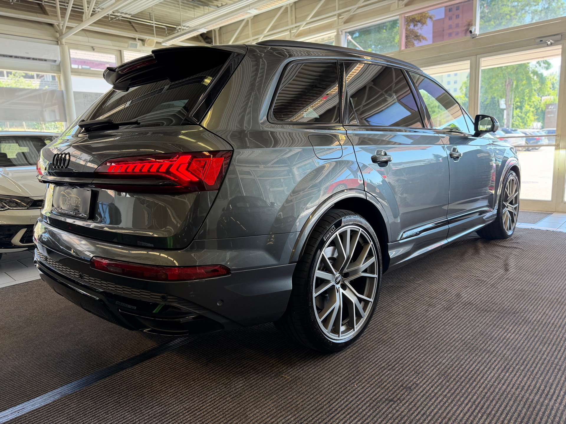 AUDI Q7 55 TFSI S Line quattro | CH | NP: 150K | Alle Service | AHK | Pano | Standhei. | Matrix | MFK 07/2026 | 7 Sitzer |-image-32