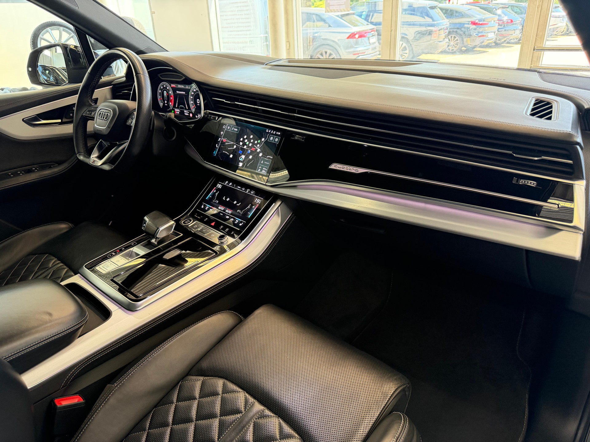 AUDI Q7 55 TFSI S Line quattro | CH | NP: 150K | Alle Service | AHK | Pano | Standhei. | Matrix | MFK 07/2026 | 7 Sitzer |-image-36