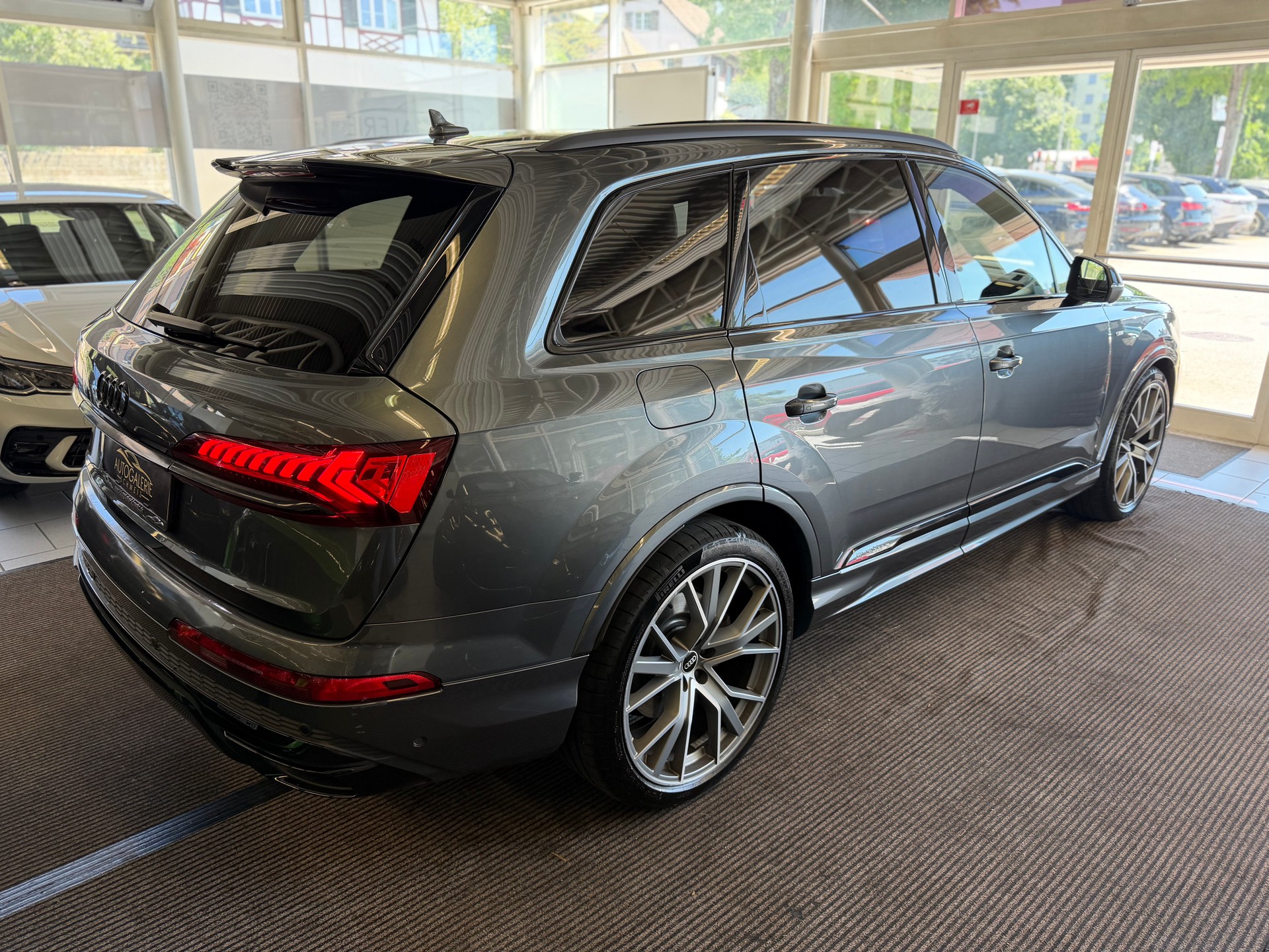 AUDI Q7 55 TFSI S Line quattro | CH | NP: 150K | Alle Service | AHK | Pano | Standhei. | Matrix | MFK 07/2026 | 7 Sitzer |-image-33