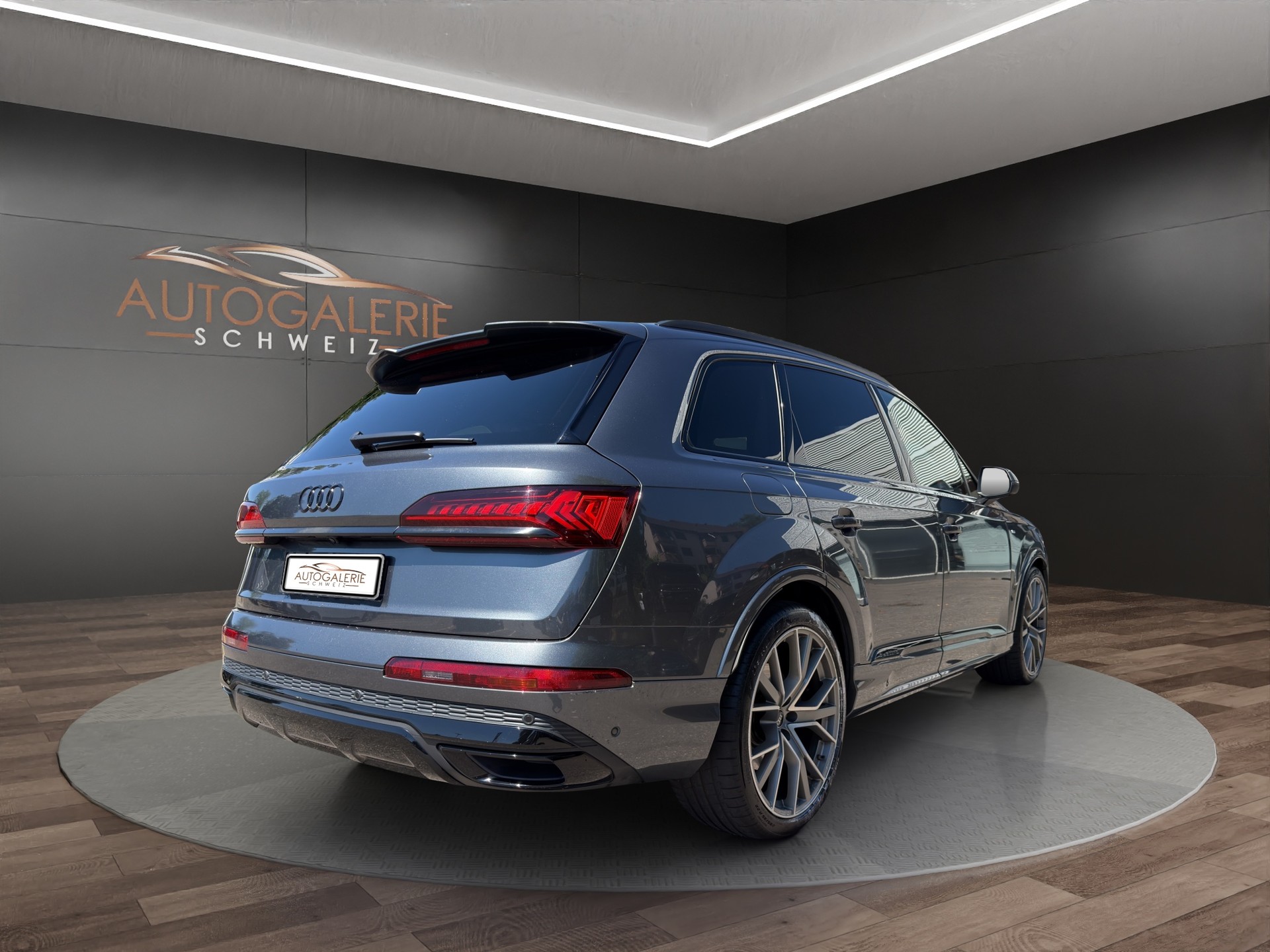 AUDI Q7 55 TFSI S Line quattro | CH | NP: 150K | Alle Service | AHK | Pano | Standhei. | Matrix | MFK 07/2026 | 7 Sitzer |-image-4