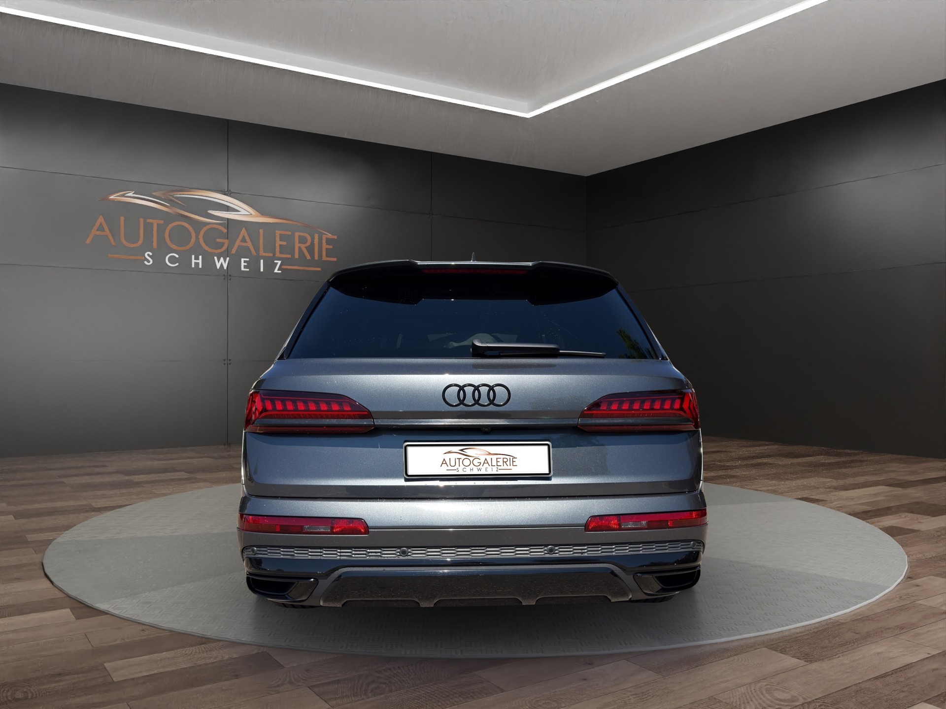 AUDI Q7 55 TFSI S Line quattro | CH | NP: 150K | Alle Service | AHK | Pano | Standhei. | Matrix | MFK 07/2026 | 7 Sitzer |-showroom-element-3