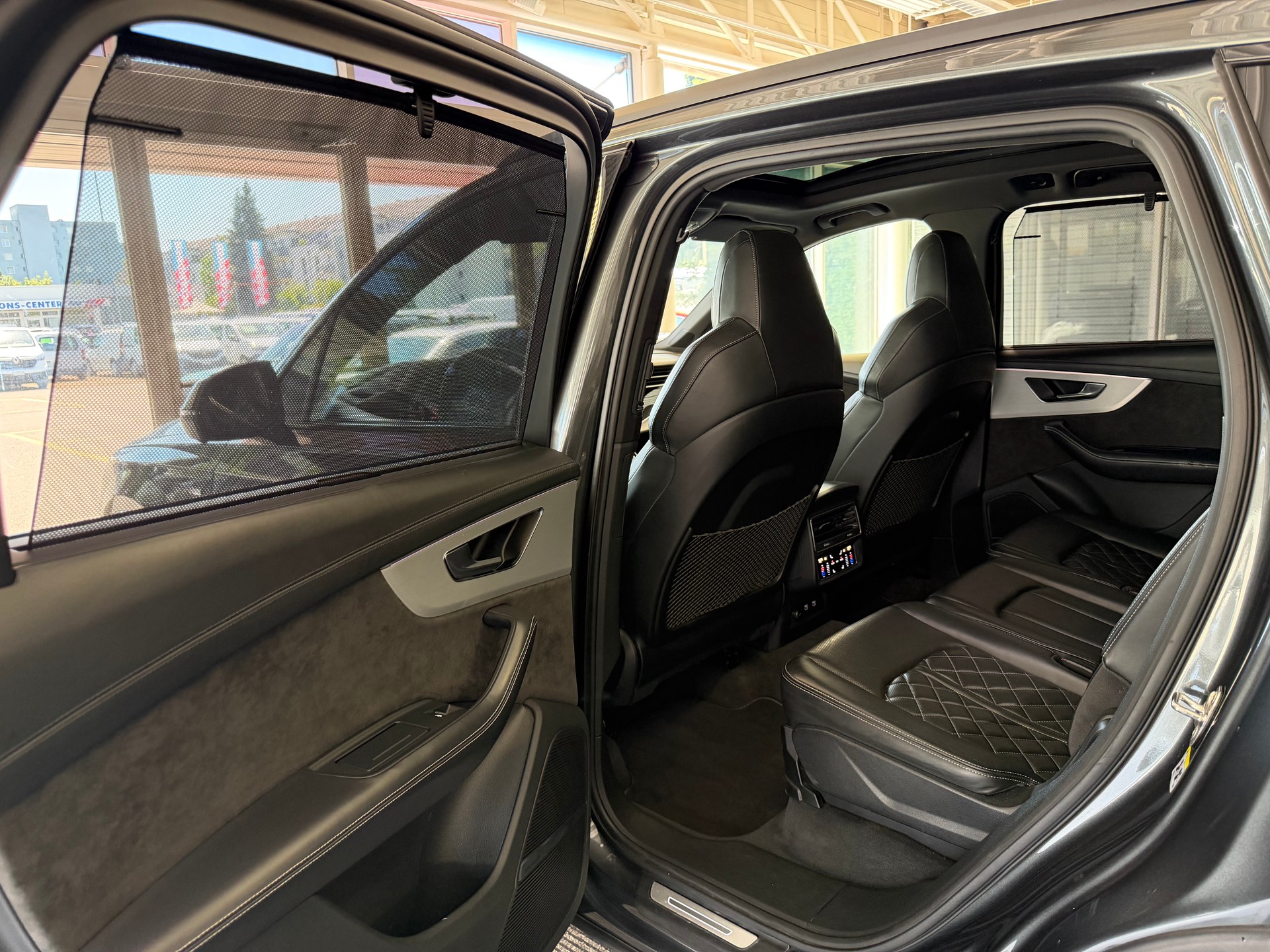 AUDI Q7 55 TFSI S Line quattro | CH | NP: 150K | Alle Service | AHK | Pano | Standhei. | Matrix | MFK 07/2026 | 7 Sitzer |-image-23
