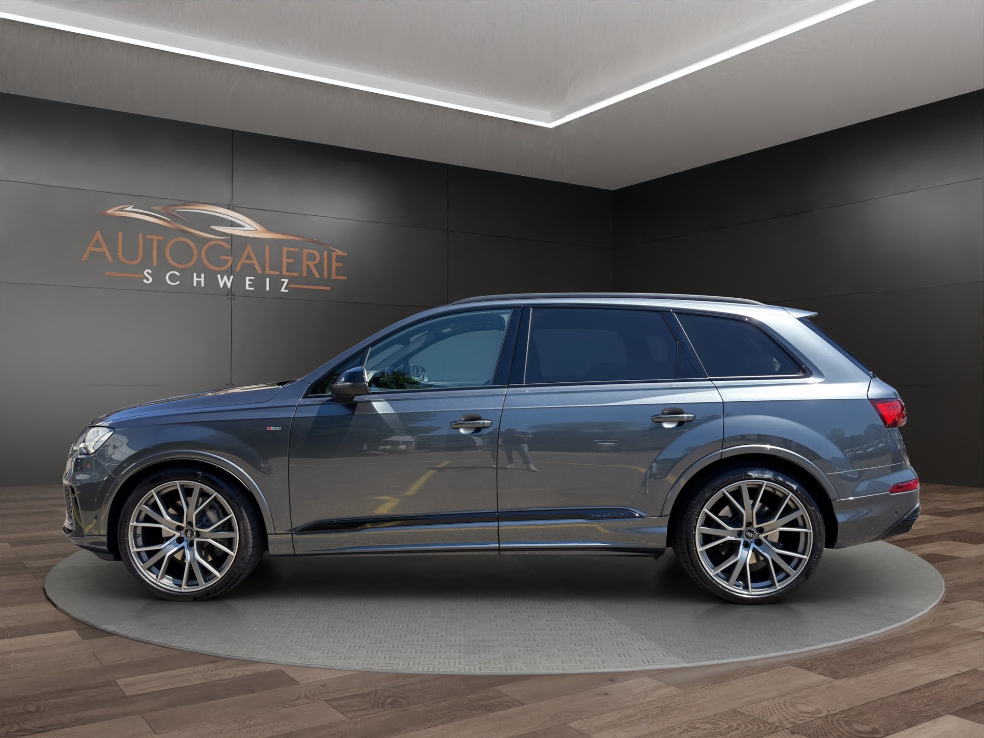 AUDI Q7 55 TFSI S Line quattro | CH | NP: 150K | Alle Service | AHK | Pano | Standhei. | Matrix | MFK 07/2026 | 7 Sitzer |-showroom-element-1