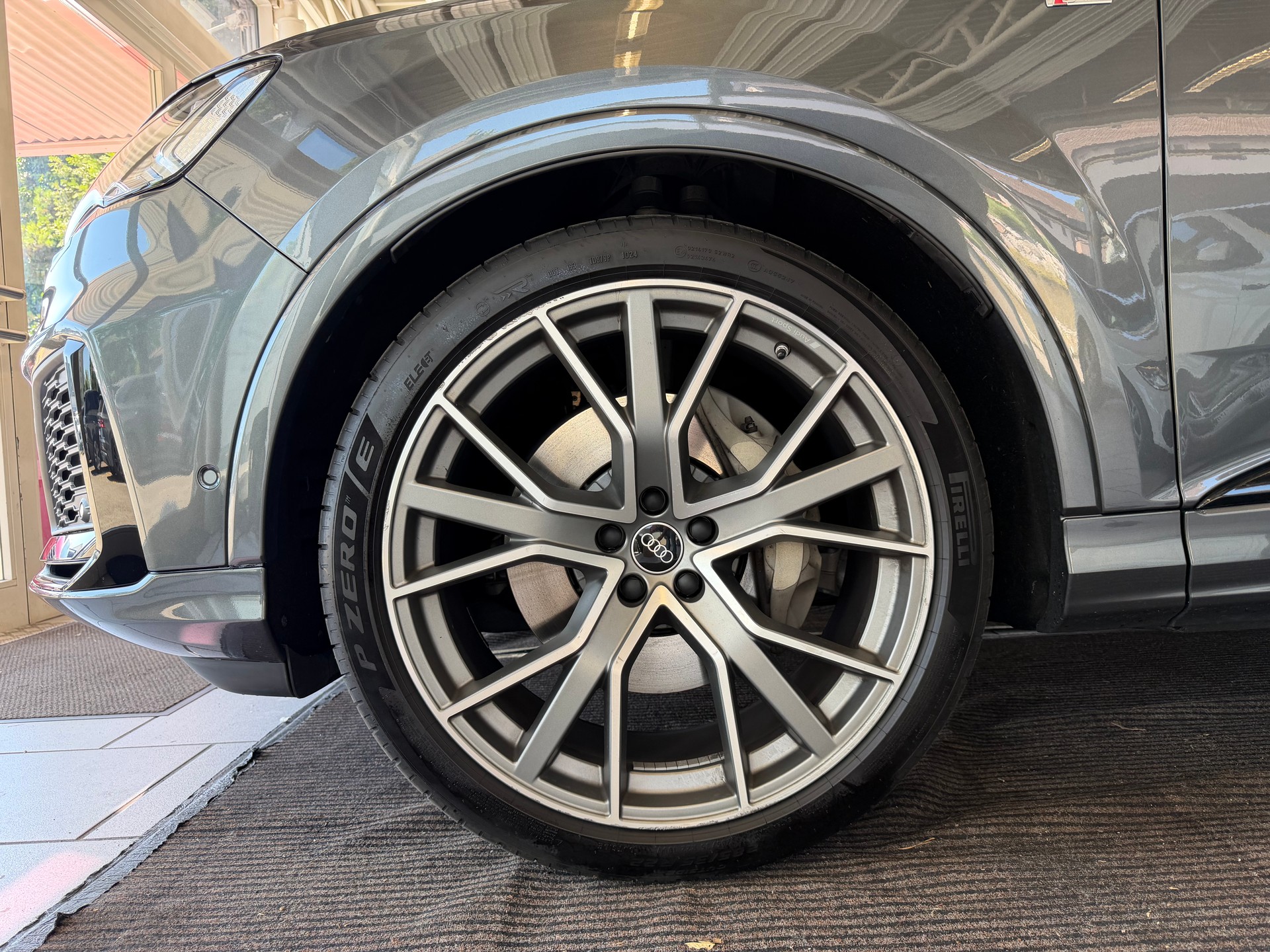 AUDI Q7 55 TFSI S Line quattro | CH | NP: 150K | Alle Service | AHK | Pano | Standhei. | Matrix | MFK 07/2026 | 7 Sitzer |-image-8