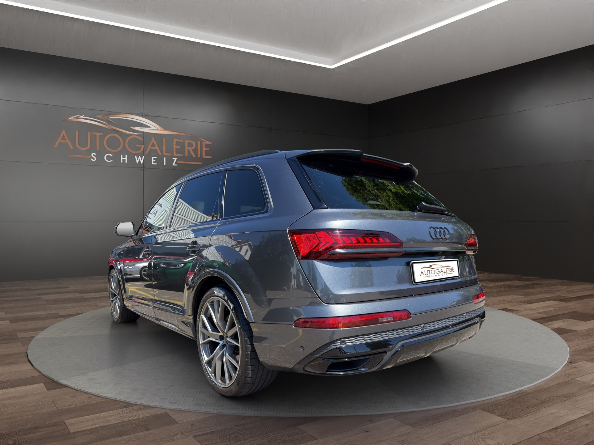 AUDI Q7 55 TFSI S Line quattro | CH | NP: 150K | Alle Service | AHK | Pano | Standhei. | Matrix | MFK 07/2026 | 7 Sitzer |-showroom-element-2