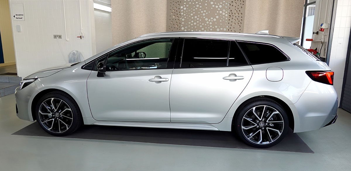 TOYOTA Corolla Touring Sports 2.0 HSD Premium e-CVT-showroom-element-1