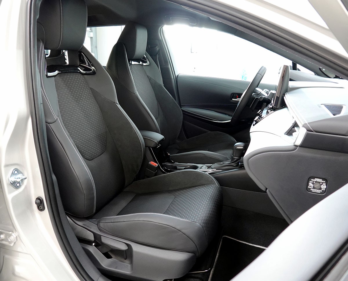 TOYOTA Corolla Touring Sports 2.0 HSD Premium e-CVT-showroom-element-3