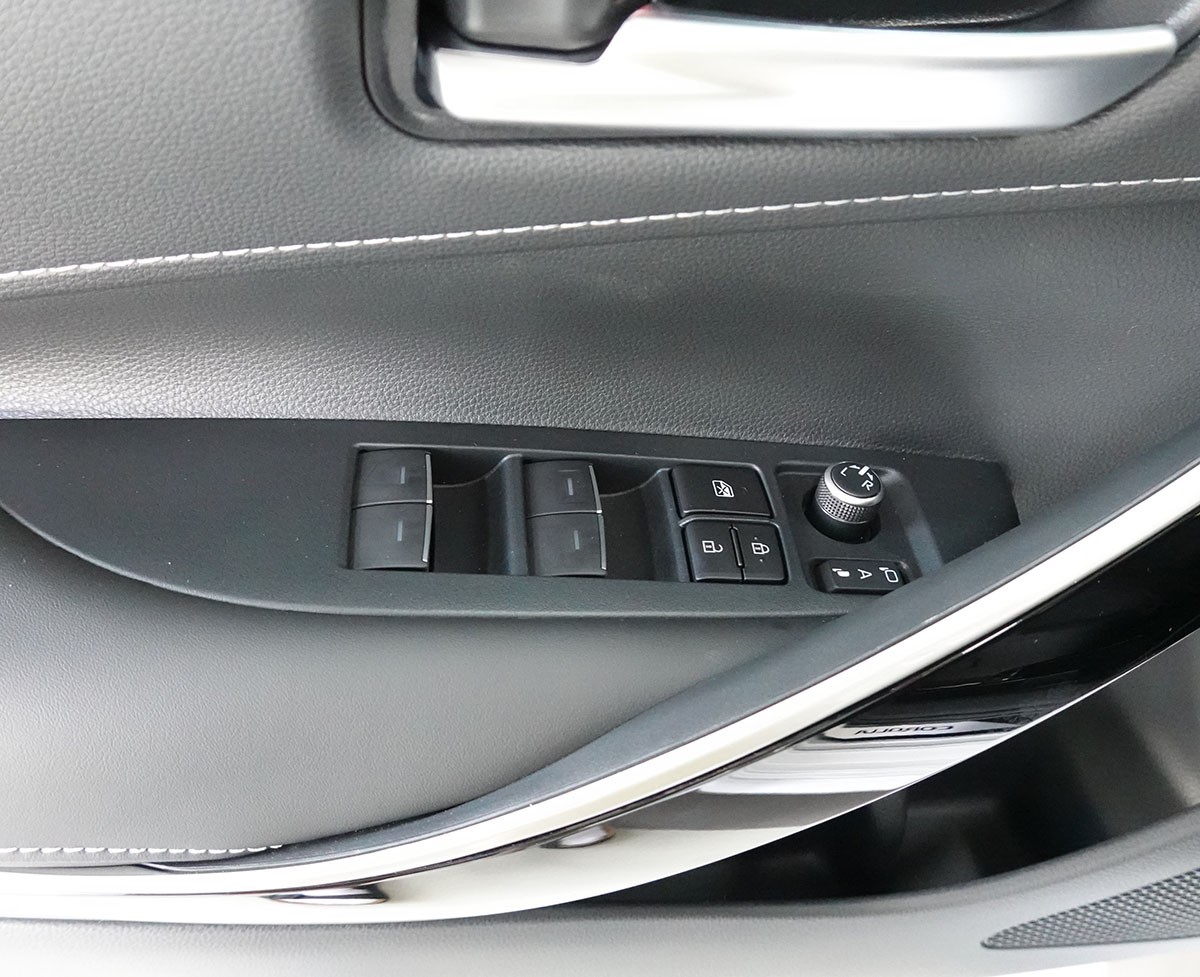 TOYOTA Corolla Touring Sports 2.0 HSD Premium e-CVT-image-19