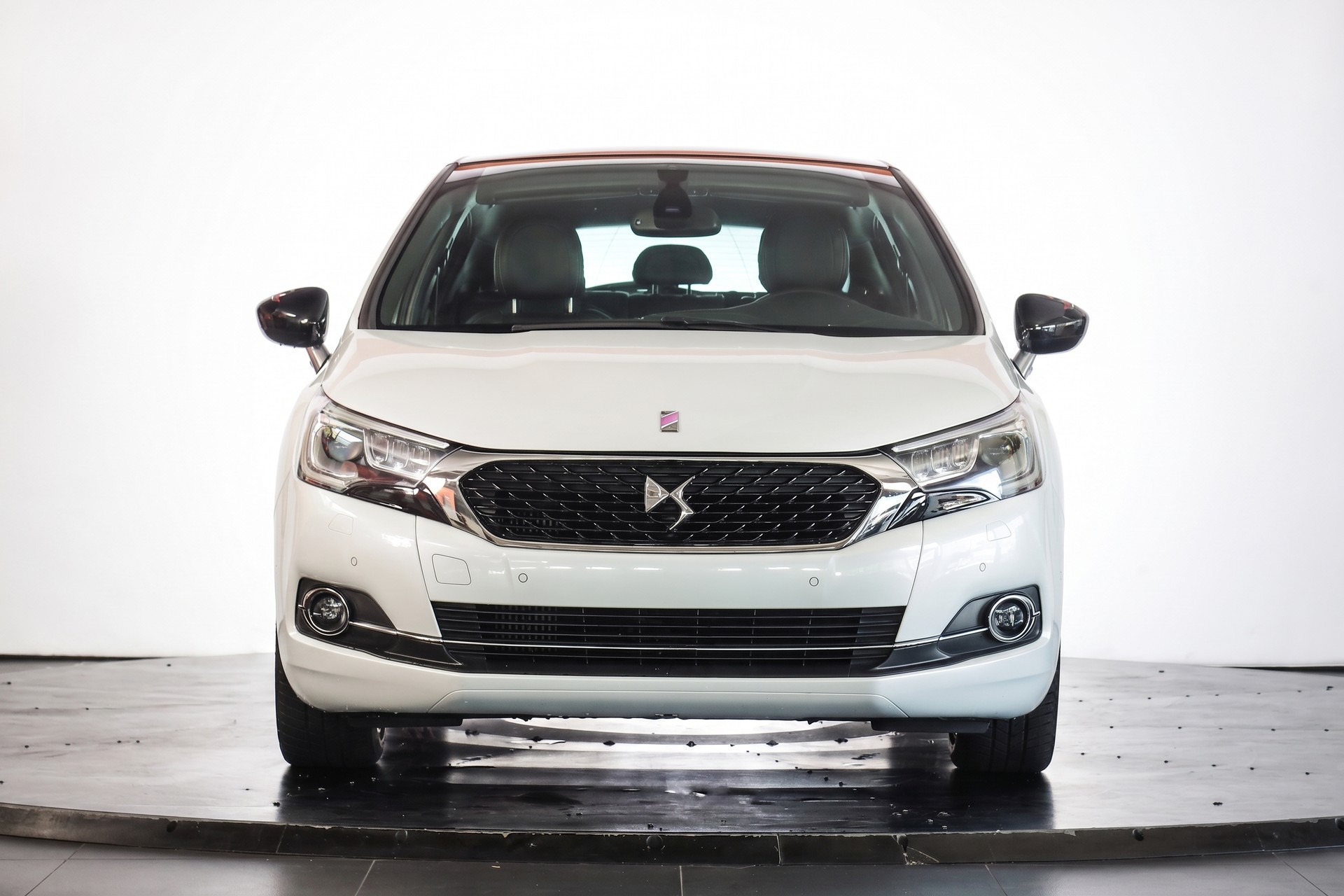DS AUTOMOBILES DS 4 1.6 THP Performance Line Automatic-showroom-element-1
