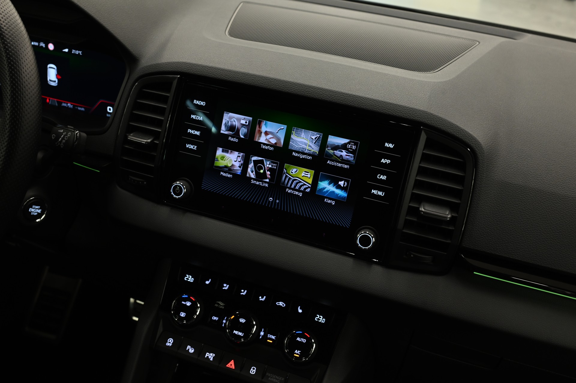 SKODA Karoq 2.0 TSI SportLine 4x4 DSG-image-15