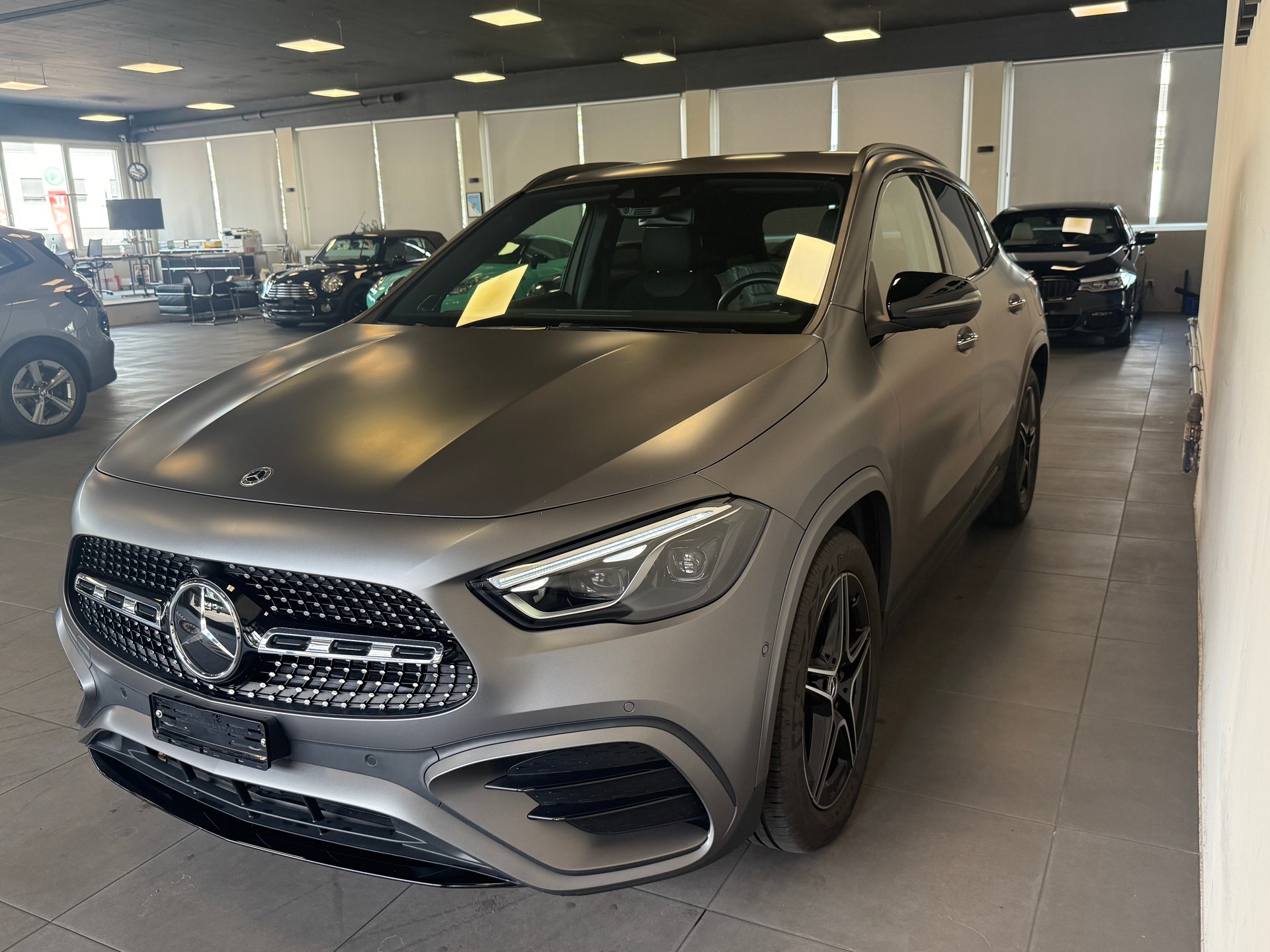 MERCEDES-BENZ GLA 250 e 8G-DCT-showroom-element-1