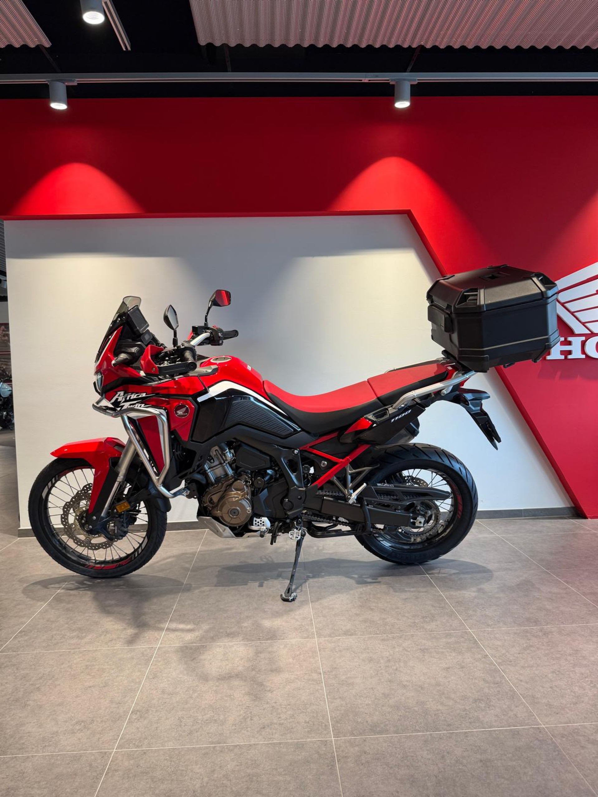 HONDA CRF 1100 L Africa Twin DCT Grand Prix Red-showroom-element-2