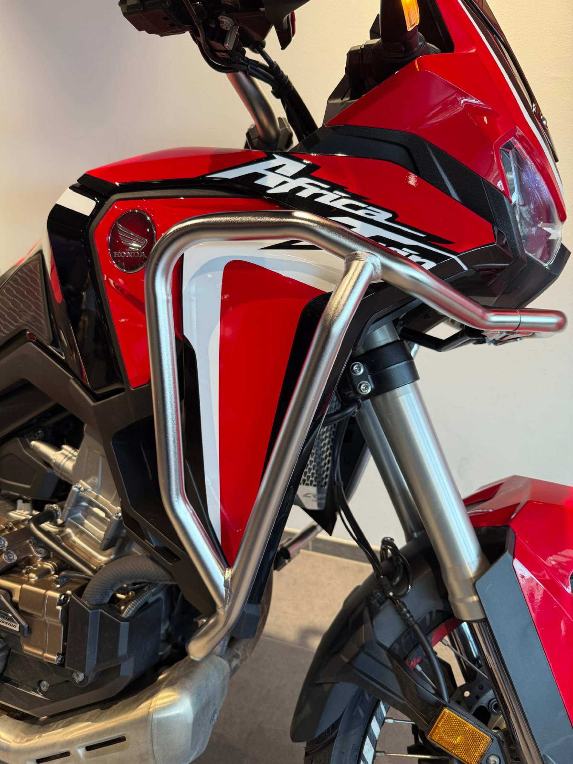 HONDA CRF 1100 L Africa Twin DCT Grand Prix Red-showroom-element-3
