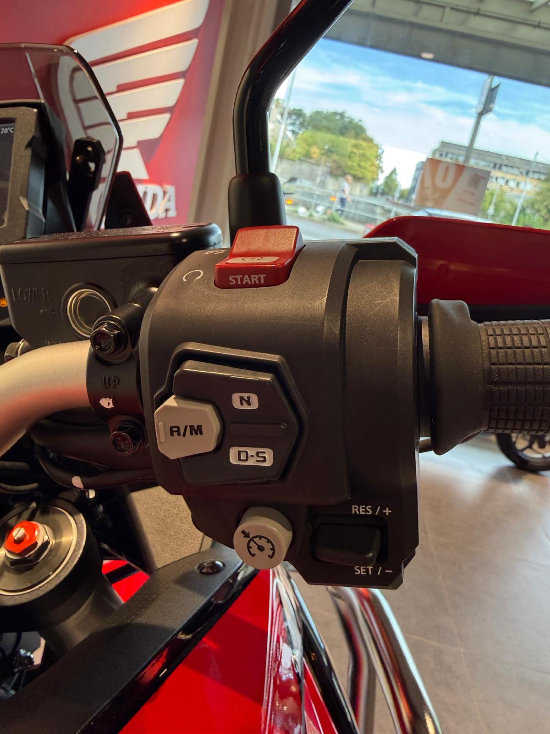 HONDA CRF 1100 L Africa Twin DCT Grand Prix Red-image-6