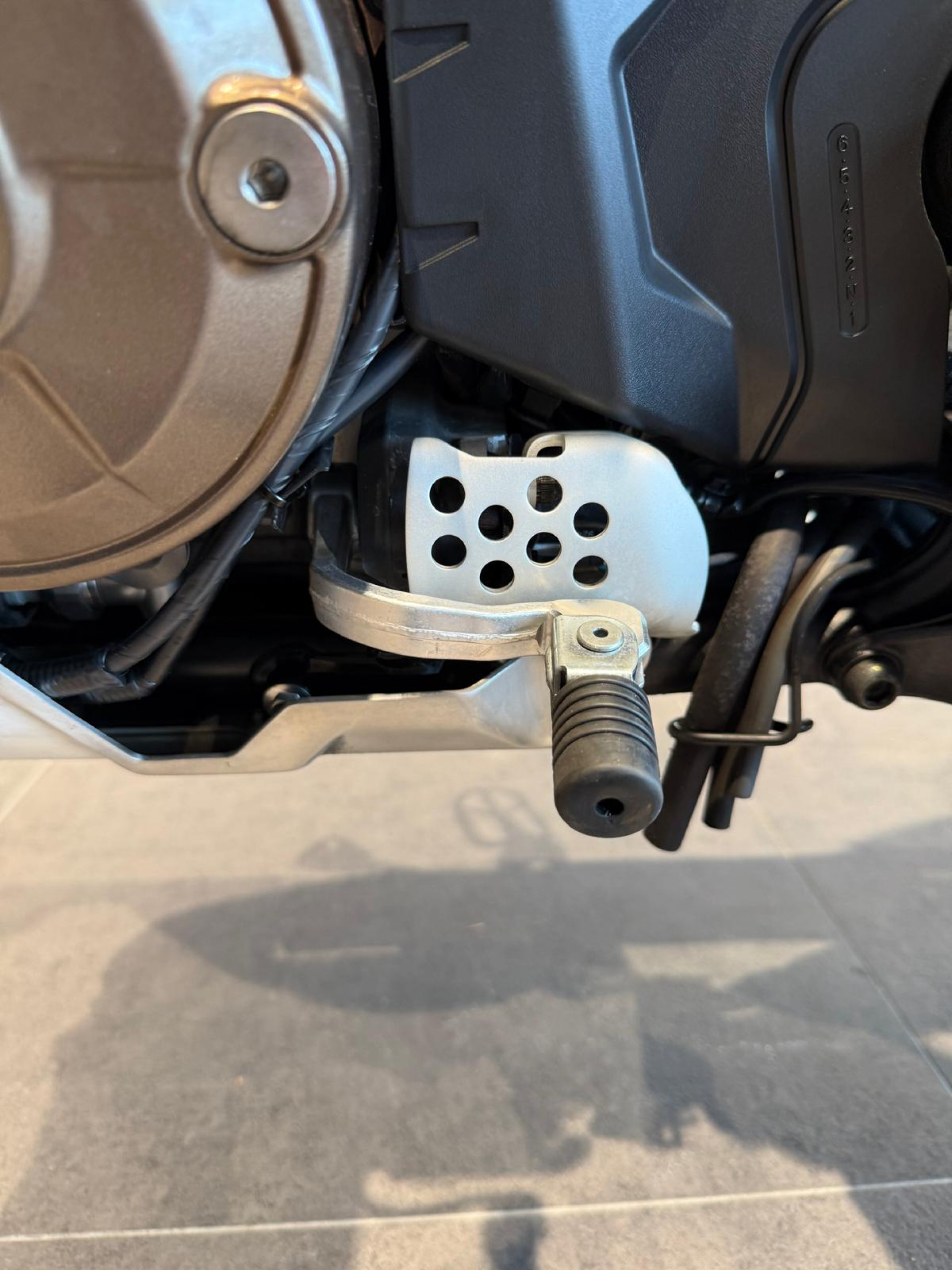 HONDA CRF 1100 L Africa Twin DCT Grand Prix Red-image-4