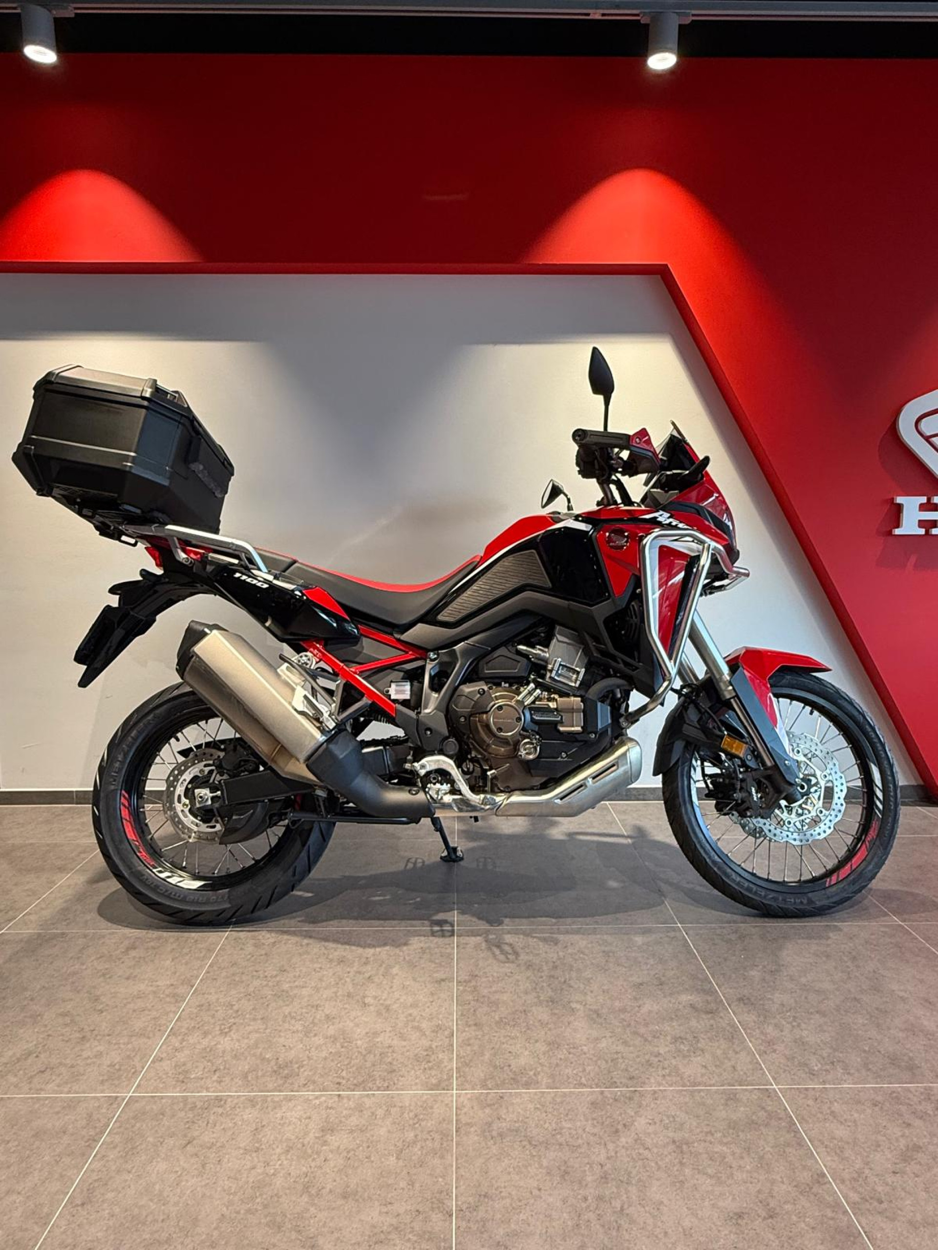 HONDA CRF 1100 L Africa Twin DCT Grand Prix Red-showroom-element-1