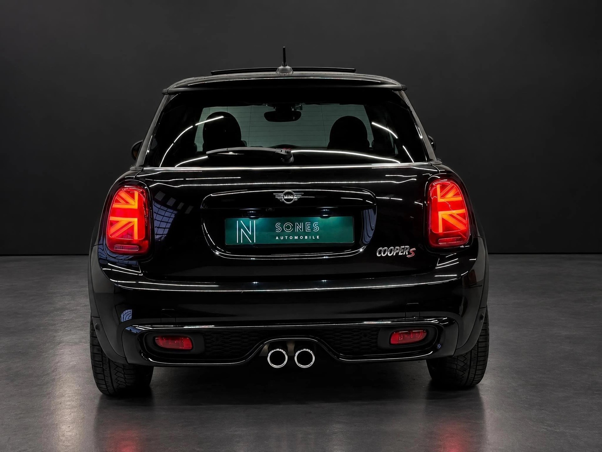 MINI Cooper S Steptronic DKG frisch ab Service & MFK-showroom-element-3