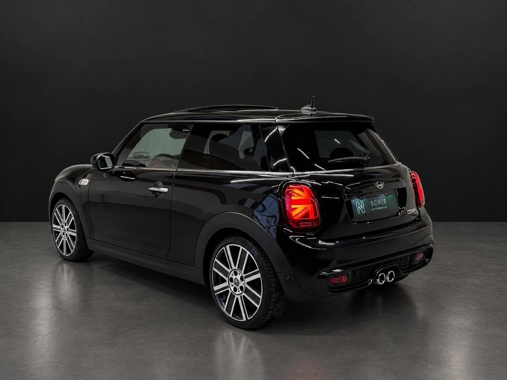 MINI Cooper S Steptronic DKG frisch ab Service & MFK-showroom-element-2