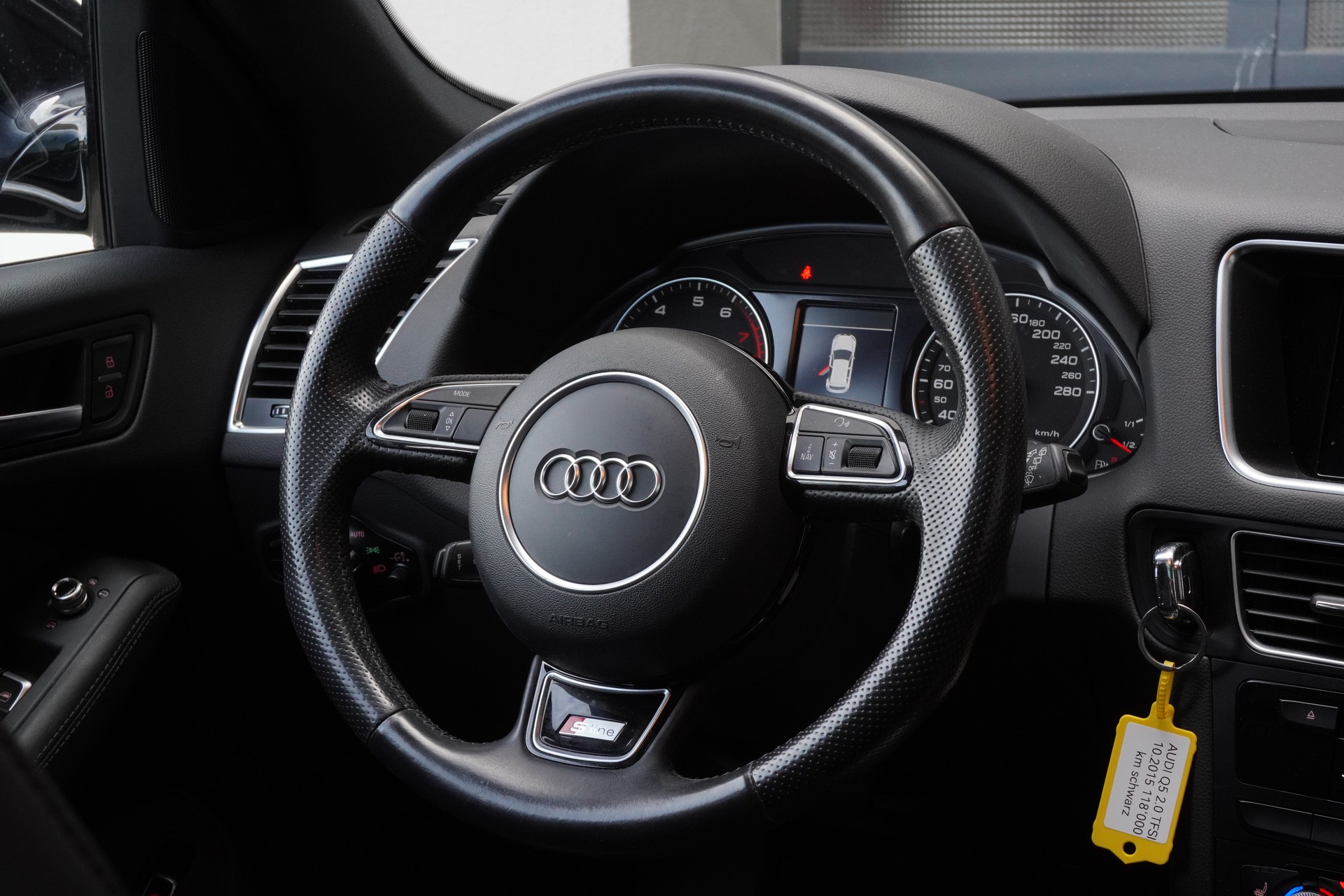 AUDI Q5 2.0 TFSI quattro tiptronic-image-9