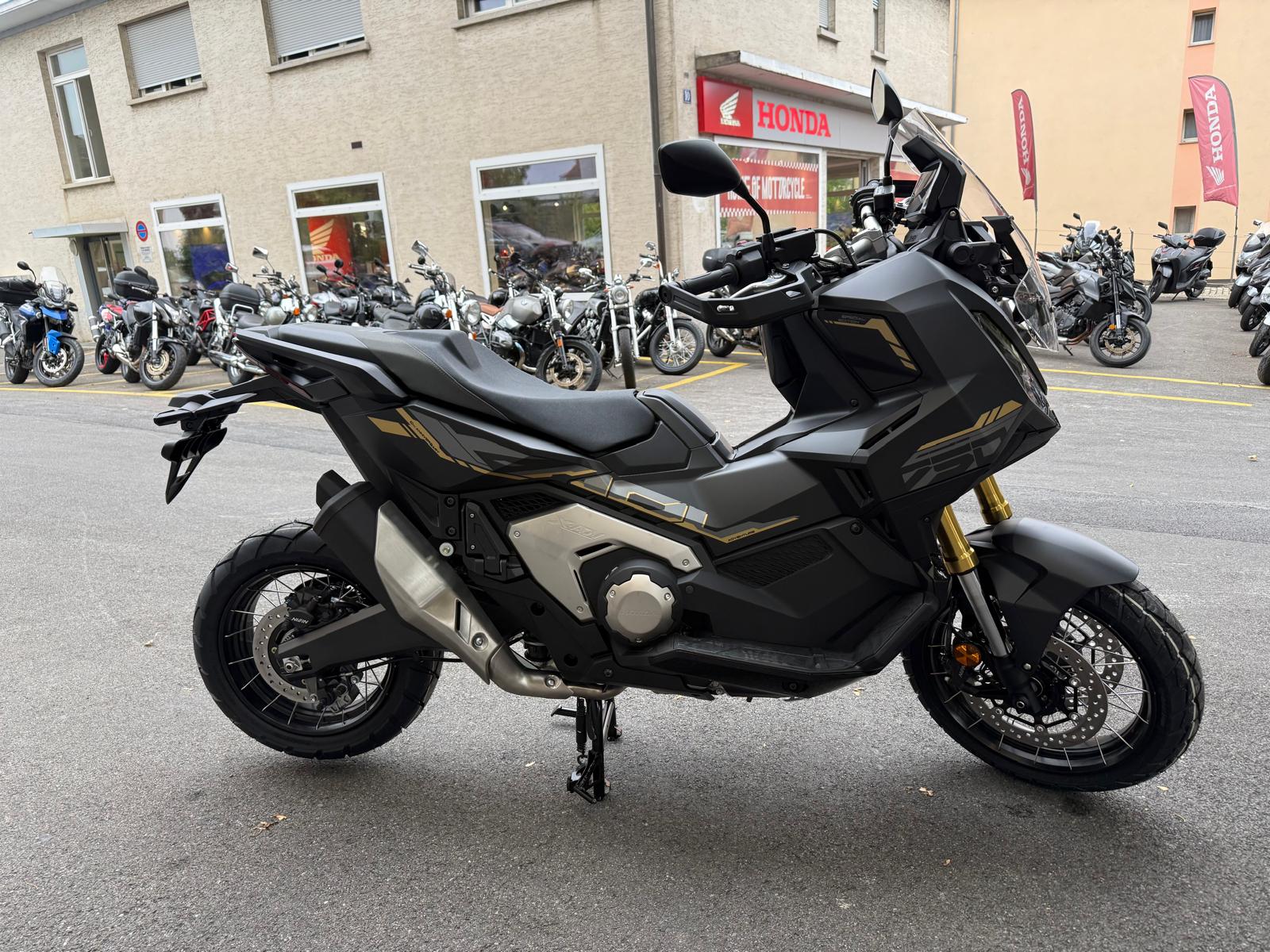 HONDA X-ADV 750 Edition 2027-showroom-element-3
