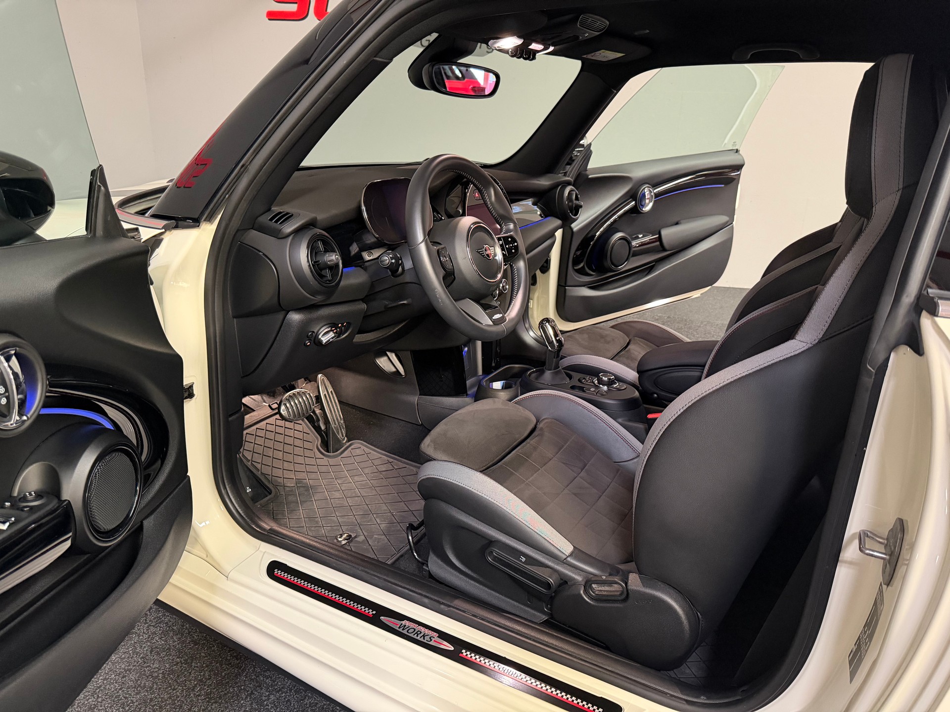 MINI Cooper John Cooper Works Steptronic-image-14