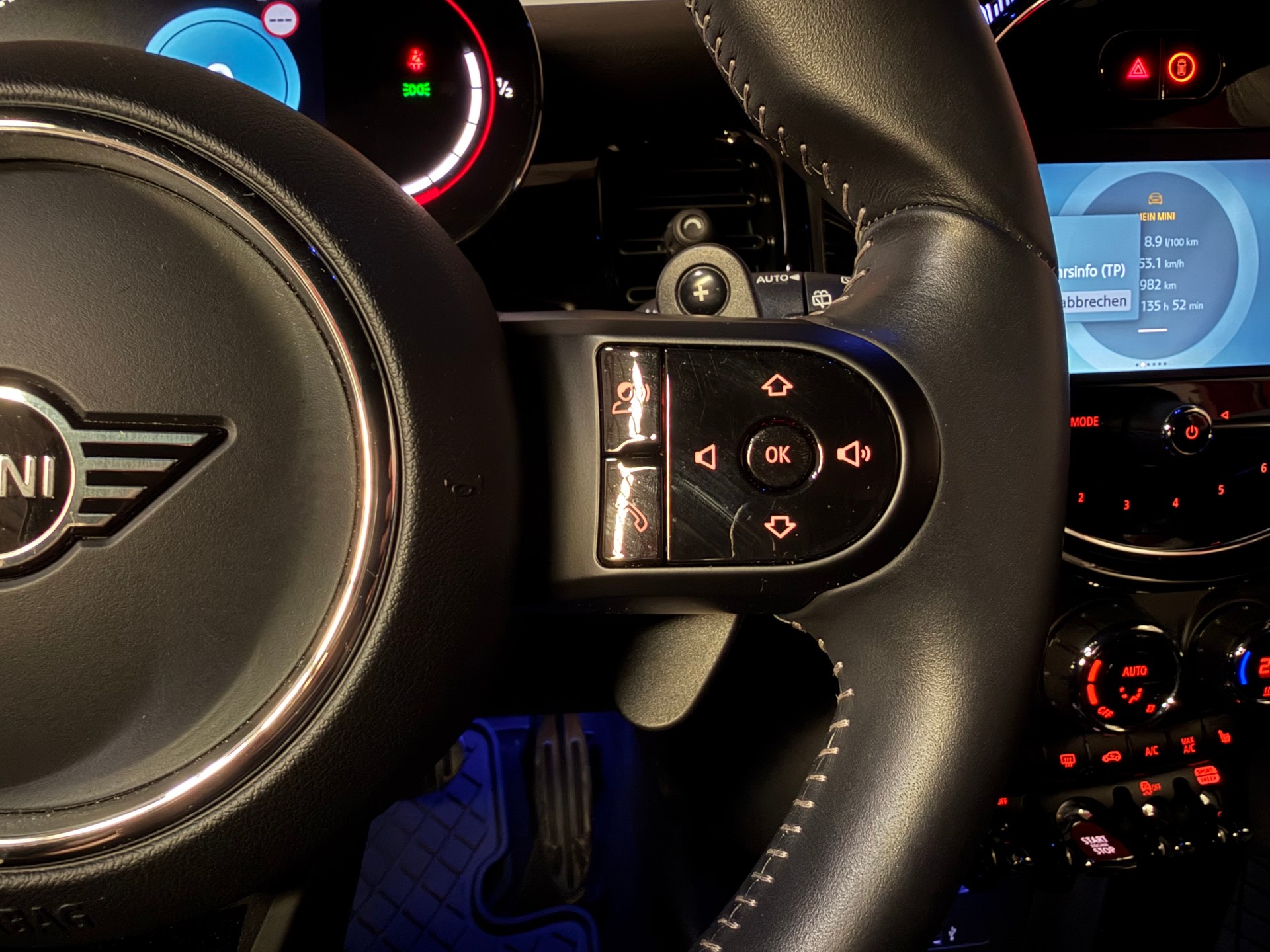 MINI Cooper John Cooper Works Steptronic-image-21